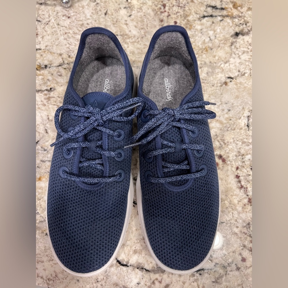 ALLBIRDS, Men’s. Great UC. Navy Size 10. Worn 2-3 times.